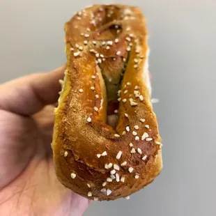 a hand holding a pretzel