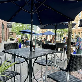 Outdoor seating! Very nice!