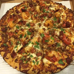 There is no question why the shrimp jambalaya pizza took the gold in the Midwest Pizza Challenge. This thing was unreal!!