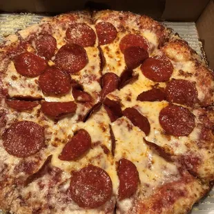 Pepperoni, xtra cheese, garlic. Lame and very boring.