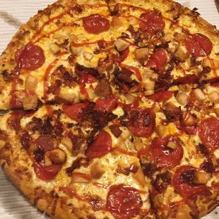 The special that night. Chicken and pepperoni with BBQ sauce. Very good.