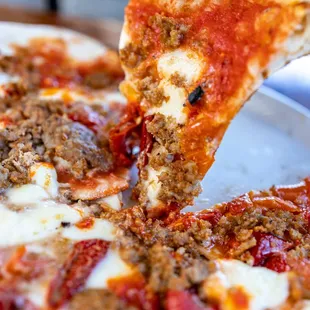 Calabria ($20) calabrese sausage, Bomba calabrese, tomato sauce, mozzarella