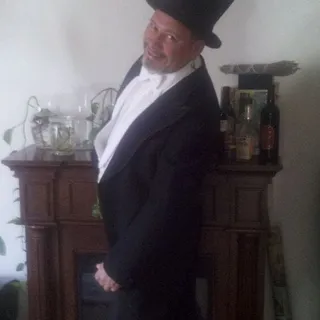 Mauro W.