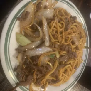 Noodles, veggies, and beef. Delicious!