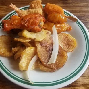 Hot Wings and Potato Slices with Onions