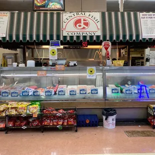 Fish/meat counter at entrance