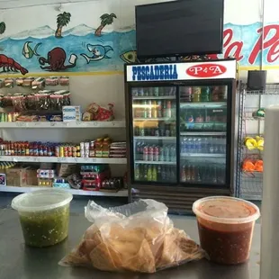 asemos nuestras propias salsas tambien vendemos sodas y todo lo que mira en la foto/ we make our own salsas, we also sale sodas