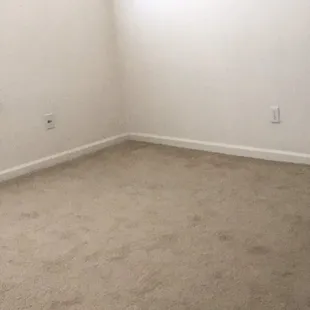 Master bedroom Before paint and new carpet