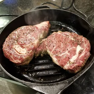 Learning how to cook steak at texas steakhouse
