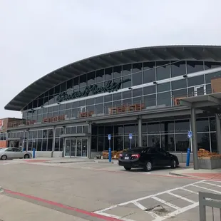 a parking lot with cars parked in front of it