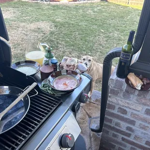 They have all the ingredients for a nice paella.