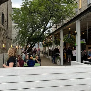 Wonderful, spacious outdoor bar at Central Park Bar