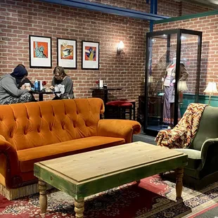 01.16.22 the iconic couch from the set