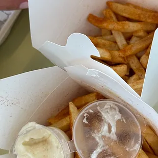 Fries with garlic dip