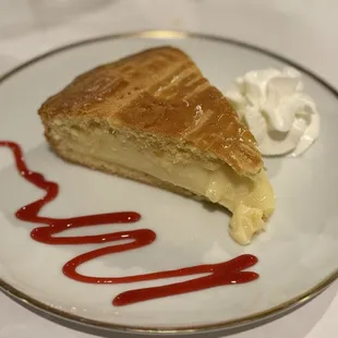 Double pastry gateau almond