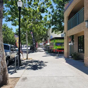 Walking toward the entrance (entrance is next to that other food truck)
