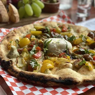 This is a Burrata pizza. Ask for a side of oil and you will not be disappointed.