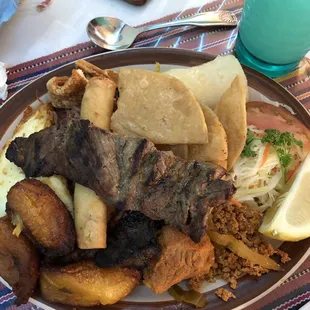 El Centroamericano- un poco de todo!!!!