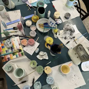 Table of 5 artists!