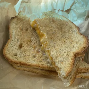 Cheddar Gouda Grilled Cheese Sandwich