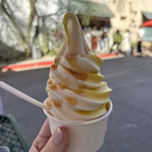 Banana crème &amp; butter pecan gelato