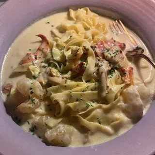 Lobster Fettuccine (D)