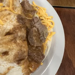 Carne guisada with cheese