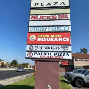 Street sign view on Shaw Ave