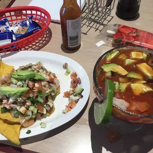 Tostadas cocktel es