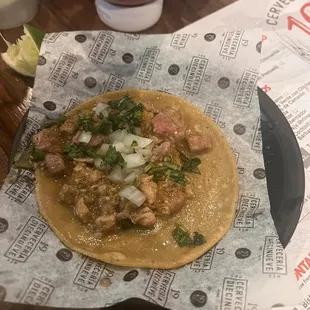 Tacos salsa verde con chicharrón