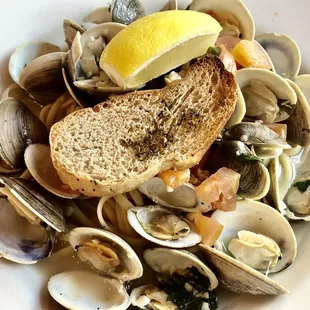 a plate of clams and bread