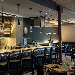 Cetrella Main Dining Room bar and booth view toward State Street