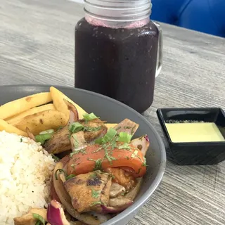 Saltado De Pollo