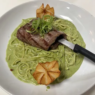 Tallarines Verdes con Churrasco