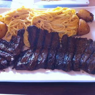 Tallarines a La Huancaina Con Churrasco