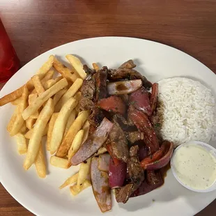 Lomo saltado