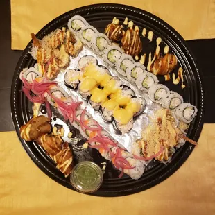 ordered a sushi tray it was delicious! the horchata was tasty, service was great. will come back and try their other good looking dishes.