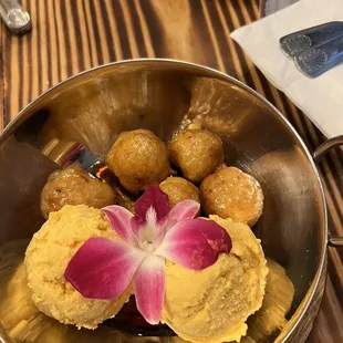 Picarones con Helado de Lucuma