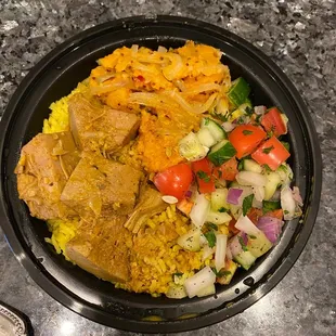 Vegan Rice Curry Box with Jackfruit curry, salad, Sweet Potato Curry and rice.
