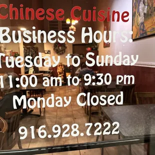 a sign in the window of a chinese restaurant