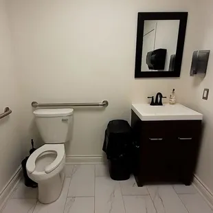 Lovely loo. Stocked, clean, nice.