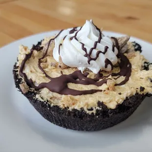 peanut butter pie with oreo crust