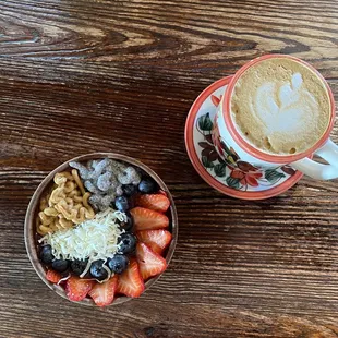 Açaí smoothie bowl and Farmer's Latte