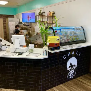 Counter seating, desserts (not made in house, looks like)