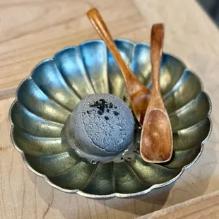 Black Goma Gelato