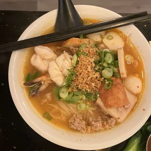 Tom yum noodle soup