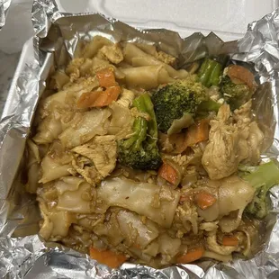 N3. Bangkok Pad Si Ew-Dinner -3PD Chicken Wide noodles Average