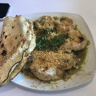 Dahi Bateta Sev Poori*