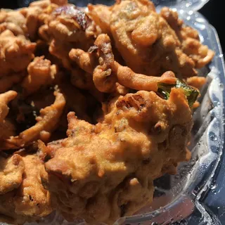 Pakoras - Mix Veg / Paneer / Chili*