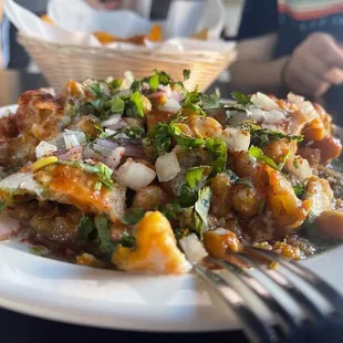 Samosa/aloo tikki chaat